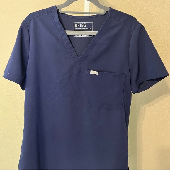 Figs Navy Catarina One Pocket Scrub Top and Livingston Basic Scrub Pants - Picture 4 of 10